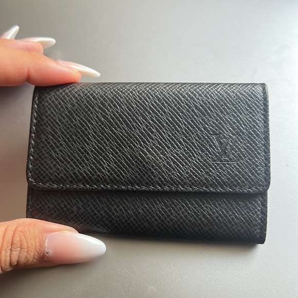 Authentic LV black taiga leather multicles 6 rings keyholder - Picture 3 of 5